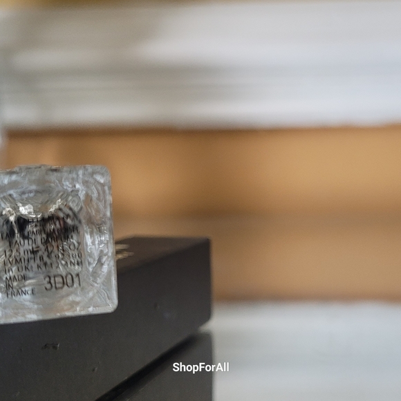 Givenchy - Picture 3 of 6